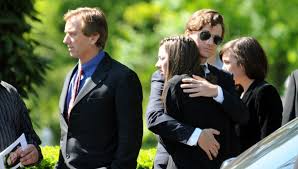 Mary called all the restaurants in the district saying, hi, i'm mary richardson, and i'm helping joe kennedy's campaign. Mary Richardson Kennedy Ein Kampf Um Die Ehre Gala De