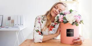 Flowers make a wonderful scented gift for almost any occasion and it's not unusual even for men to receive a bouquet of flowers! Toronto S Most Exquisite Flowers Gift Baskets Free Same Day Delivery