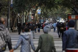 Se trata de 4 escenarios puedes ir a trabajar si es que el lugar de trabajo no está en una comuna en cuarentena, a no ser que sea servicio esencial, y tengas un permiso de. Plan Paso A Paso Once Comunas Avanzan De Fase Y Otras Seis Retroceden El Mostrador