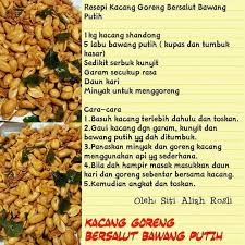1 ekor ayam di potong 12, 3 tangkai daun kari, 1 butir telur ayam, 2 sudu makam tepung jagung, 2 sudu makan tepung beras, 2 sudu makan serbuk kari, 2 sudu makan chili flakes, garam secukup rasa, gula pasir secukup rasa, 2 sudu kecil chicken stock/serbuk perasa. Kacang Goreng Bersalut Bawang Putih Kacang Cemilan Resep