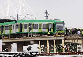 De acuerdo con las versiones preliminares, un. Descarrilla Los Vagones De Un Metro En Un Puente Y Casi Caen Al Vacio En Maracaibo Vivir El Tren Historias De Trenes Y Ferrocarriles Vivir El Tren Historias De Trenes