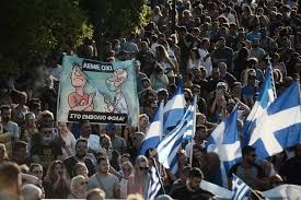 Αντιδράσεις του κόσμου στη συγκέντρωση που έγινε σήμερα στο σύνταγμα κατά της υποχρεωτικότητας των εμβολιασμών. Xxiifqoitv75wm