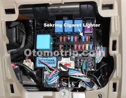 Pada dasarnya, sekring ini terbuat dari keramik yang mana bila dalam bentuk utuhnya, sekring ini berwarna transparan di bagian tengahnya. Tips Lighter All New Avanza Tidak Nyala Otomotrip
