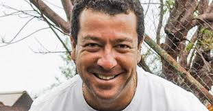 Delator anuncia mansão por 12 milhões de reais