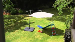 This parasol comes with a superior quality cover and sturdy 8kg base that can be filled with water or sand for up to 80kg of combined weight. Cantilever Parasol Youtube