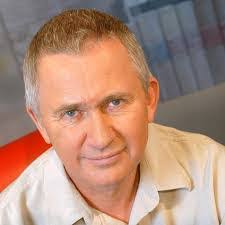 Robin Lunsford's Instagram, Twitter & Facebook