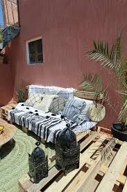 Meine Boho Terrasse Aus Paletten Und Deko Von Www Dari Design Com Boho Terrasse Paletten Marokkanisch Marokkanischelatern Wohnaccessoires Boho Stil Design