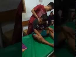 Sesetengah sakit pinggang boleh diselesaikan dengan urut tradisional ataupun kiropraktor. Pijat Urut Sakit Pinggang Sebelah Kiri Bagian Belakang Saya Sembuh Oleh Angga Praja Buana Youtube