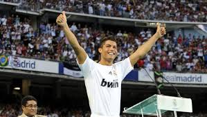 Полное имя — криштиану роналду душ сантош авейру (cristiano ronaldo dos santos aveiro). 7 Of Cristiano Ronaldo S Best Moments In A Real Madrid Shirt 90min