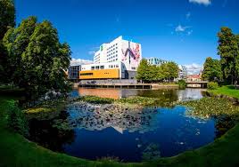 Den berättar historien bakom beslutet om allmän och lika rösträtt. Quality Hotel Grand Boras Boras Updated 2021 Prices