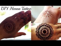 Measure out 1/4 cup of sifted henna powder into a bowl. Diy Henna Tattoo Without Real Henna Powder Henna Tattoo Diy Diy Henna Henna Tattoo Recipe