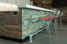 Pour fabriquer votre îlot central en palettes, prenez 8 palettes en bois. Diy Bar En Palette 26 Idees Et Photos Pour Le Fabriquer Vous Meme
