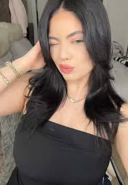 Alexia Poole's Instagram, Twitter & Facebook