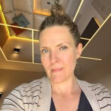 Elizabeth Parsley's Instagram, Twitter & Facebook