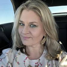 Whats the best mascara? I need length. No fibers. I dont want them to clump  together so it needs to separate my lashes. The cheaper the better lol!  💄👀💅