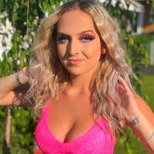 Alyssa Renninger's Instagram, Twitter & Facebook