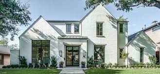 White is a color that is always suitable for the modern exterior. House Update Woodsedge Transitional Zdesign At Home Brick Farmhouse Brick Ranch Houses Exterior Brick