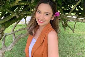 She is known as the winner of the tenth season of indonesian idol lyodra was the first child of two siblings, from the couple simar ginting and natalia johana beru tarigan. Meski Masih Berusia 16 Tahun Pandangan Lyodra Ginting Soal Kehidupan Bijaksana Banget Loh Grid Id