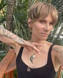 Elle Weberg (@eleanorweberg) • Instagram photos and videos