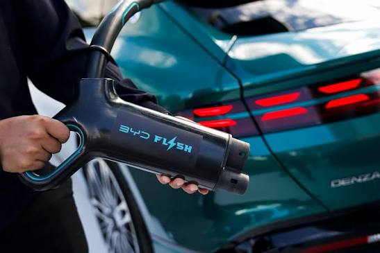 FLASH Charging. Launched in the UK today! Today at BYD UK Headquarters, we  unveiled FLASH Charging, and we were honoured to be joined by Stella Li,  BYD Executive Vice President, to mark