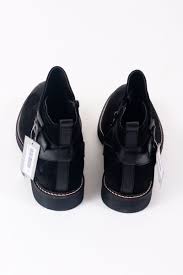 Высокие челси — преимущественно повседневная обувь, поэтому выбирать их для похода в грубые ботинки челси на тракторной подошве идеально сочетаются с элегантным верхом. Botinki Chelsi Zhenskie Zamshevye Ateliers Megis 1959 00grivny