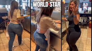 WORLDSTARHIPHOP on X: Pizza & Yams: Italian PAWG Pizzeria Owner Shows How  She Makes Chicken Alfredo Pizza! t.colk8LYrPYQh  t.cooqBRim8cR6  X