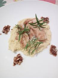 Diffusa durante il periodo che va da marzo a novembre, si sposa perfettamente con ingredienti quali vino, verdure, pomodoro. Gallinella Di Mare Con Crema Di Ceci Gonews It