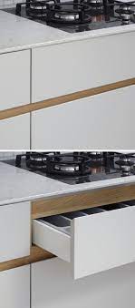 No Hardware For The Kitchen Cabinets In This London Home This Kitchen Has Whi Kitchen Cabinets Without Hardware Oak Kitchen Cabinets Kitchen Cabinet Handles