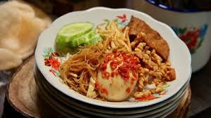 Seporsi atau 149 gram nasi goreng ayam memiliki 247 kalori. Kalori Nasi Uduk Komplit Bisakah Membuat Gemuk