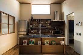 セパレートキッチン 型キッチン 造作 カップボード 食器棚 レンガタイル 家事動線 ハイサイドライト 造作キッチン レンガ壁は ステンレス素材とも相性がいい タイルの色や貼り方で キッチンを自分流にアレンジ キッチンレンガ キッチン 家