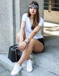 Mettre, nouer, porter bandana femme. 1001 Idees Comment Mettre Un Bandana Stylee Des Pieds A La Tete