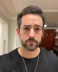 Sam Solís• (@sam_solr)