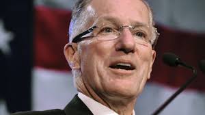 Indiana native Mike Emrick, the voice of hockey, retires