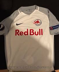 Diadie samassekou (fc red bull salzburg) wins a free kick in the defensive half. Red Bull Salzburg Maillot De Coupe Maillot De Foot 2017 2018 Sponsored By Red Bull