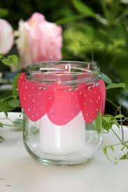 Erdbeerdeko Hauptrolle Fur Die Leckeren Fruchtchen Tischlein Deck Dich Windlichter Basteln Basteln Mit Transparentpapier Windlichter Basteln Sommer