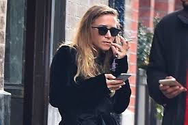Maybe you would like to learn more about one of these? Mary Kate Olsen Olivier Sarkozy Der Alltag Der Ehe