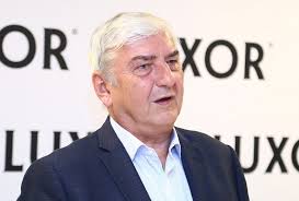 Nahrávejte, sdílejte a stahujte zdarma. Krute Vystrizliveni Miroslav Donutil Prisel O Roli Kvuli Ktere Mesice Hubl Sedmicka Cz