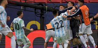 06:15 en una emocionante definición por penales, argentina se impuso a colombia este martes y será rival de brasil para la final de la copa américa. Tf0777easdupim