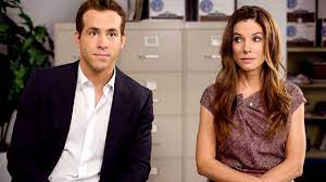 Considérée comme un véritable tyran, elle est crainte par ses employés et n'hésite pas à abuser de son pouvoir. Pourquoi Sandra Bullock Et Ryan Reynolds N Ont Pas Donne Suite A La Proposition Premiere Fr