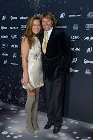 Mit von der partie sind in diesem sommer wieder stars aus schlager, volksmusik und comedy. Andrea Berg Helene Fischer Und Co Das Sind Die Partner Der Schlagerstars Helene Fischer Ungeschminkt Star Wars Promis