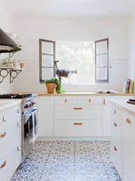 3 Designers Share Which Outdated Kitchen Trends To Retire Kitchen Trends Timeless Kitchen Classic White Kitchen