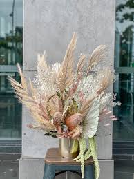 The vase life of any bloom, of course, also depends on correct maintenance. Large Dried Arrangement Neutral Tones The Lush Lily Brisbane Florist Flower Delivery Carindale Loganholme Brisbane Buy Flowers Online