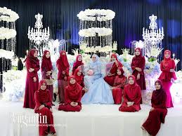 Tentunya bila ada pasrah, tuan rumah atau pamangku gati harus juga menyediakan wakil untuk menerima seserahan tersebut. Tips Pengantin Baju Bridesmaid Siapa Yang Perlu Bayar Pengantin Atau Beli Sendiri