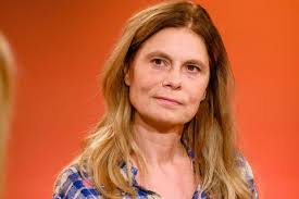 Sarah Wiener: Neues Buch über Bienen, Ehemänner und Politik