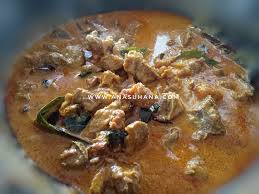 Tumis bumbu halus, daun jeruk, serai dan air asam hingga harum lalu masukkan daging kambing. Resipi Kambing Masak Masala Ana Suhana
