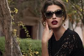 Kính hàng hiệu có chất lượng thế nào so với đồ bình dân