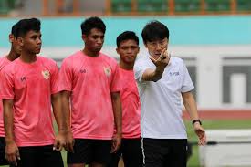 Các bàn gỡ của indonesia được ghi do công của i kadek agung (phút 39) và evan dimas (phút 60). Pssi Do Not Respect World Class Coach Shin Tae Yong Tommy Welly