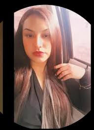 Si la ves infórmalo tiene familia ilegal en Estados Unidos lo más seguro la  van a brincar para aya es sobrina de Manolo el que vende tortas no dejemos  otro caso impunel