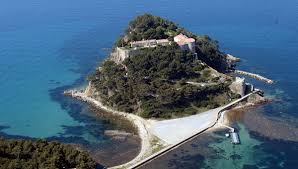 Select from premium bregancon fort of the highest quality. Video Le Fort De Bregancon Histoire D Une Residence Presidentielle
