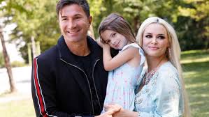 Mit bild spricht sie über ihre neuste typveränderung und was daran so besonders ist. Daniela Katzenberger Und Tochter Sophia Singen Fur Geburtstagskind Lucas